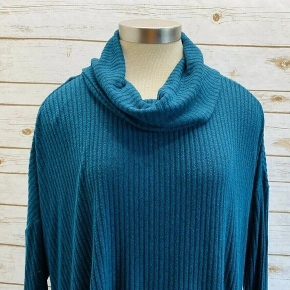 MONDAY Women Long Sleeve Pullover Turtleneck Green Asymmetrical Hem Top Sz M/L - Picture 2 of 11